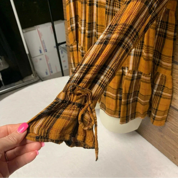 Maurice’s brown plaid baby doll style size small top long sleeve ties on sleeves - Picture 3 of 9